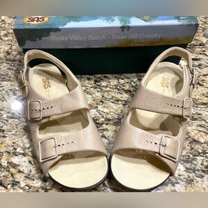 NWT SAS Relaxed walking sandal sz 8 1/2 Narrow